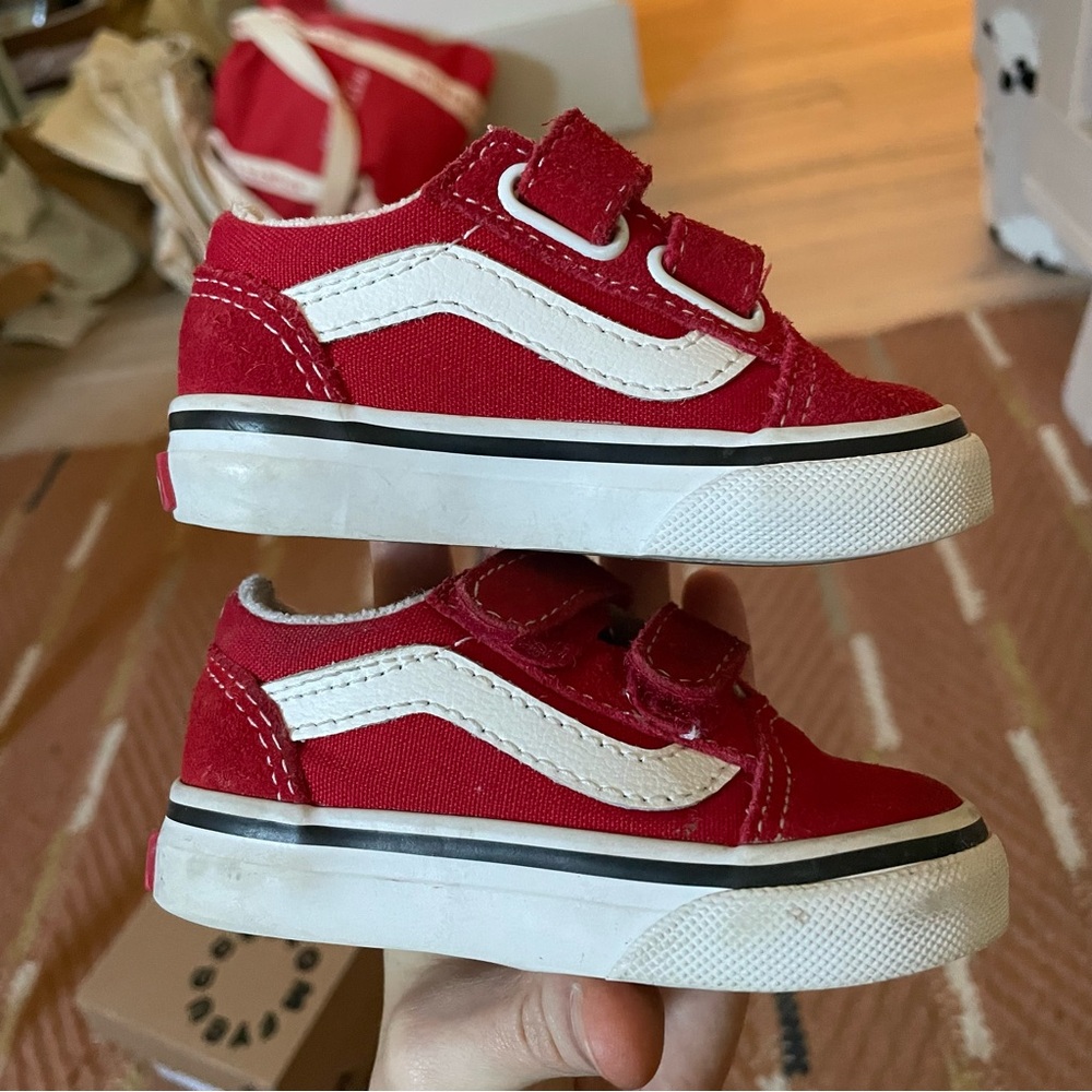 Toddler Vans Old Skool Velcro Sneaker in Red - Size 4 toddler